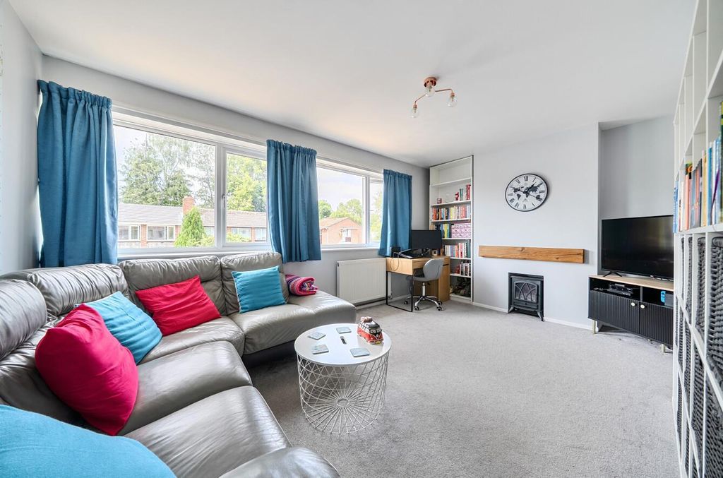 Property photo 2 of 18 Charnwood Close 4 (12).Jpg