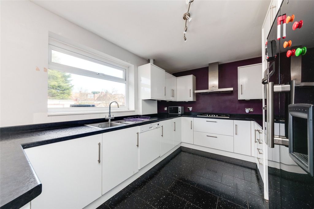 Property photo 2 of 12 Kitchen