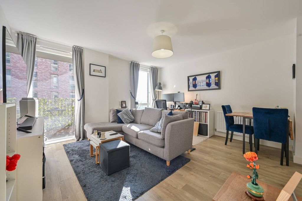 Property photo 1 of 11