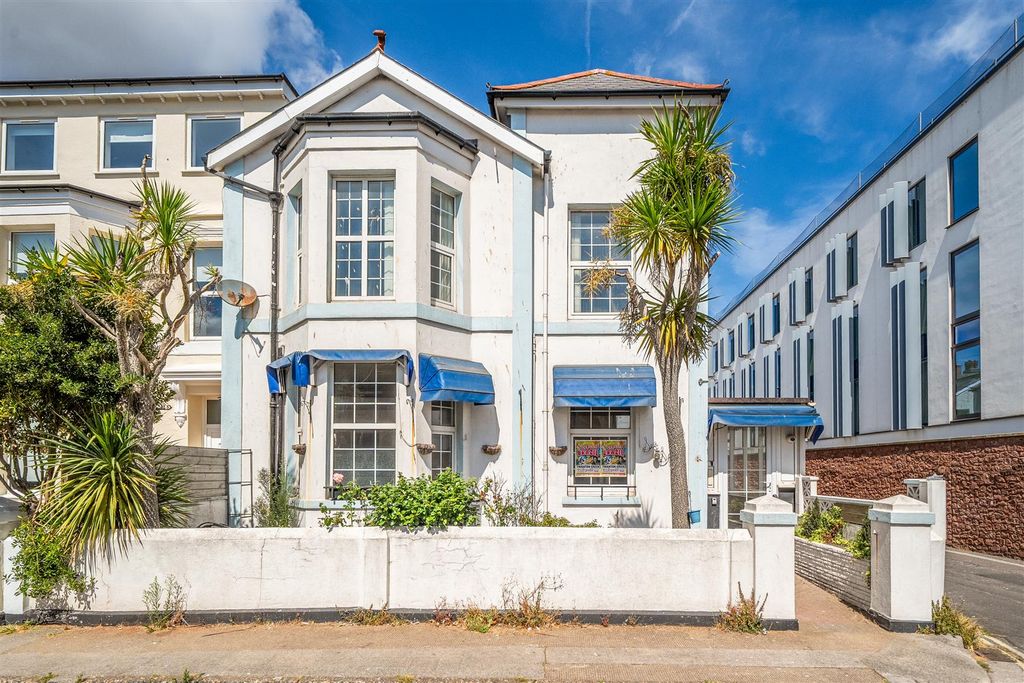 Property photo 1 of 27 Sea Spray House, 1, Beach Road, Paignton, Devon Tq