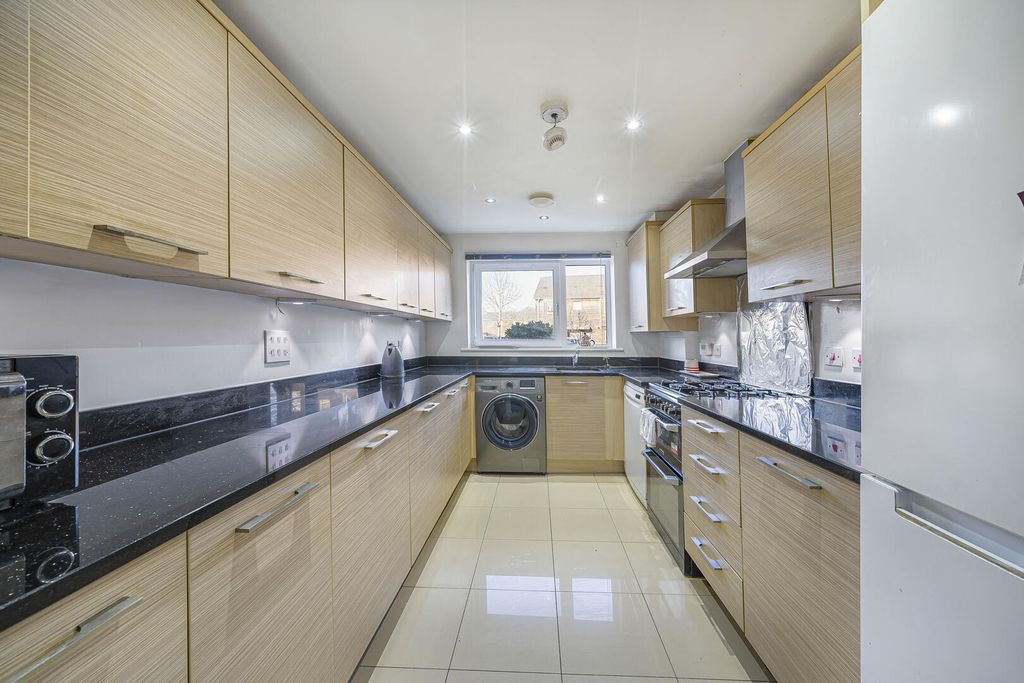 Property photo 2 of 20 Kitchen