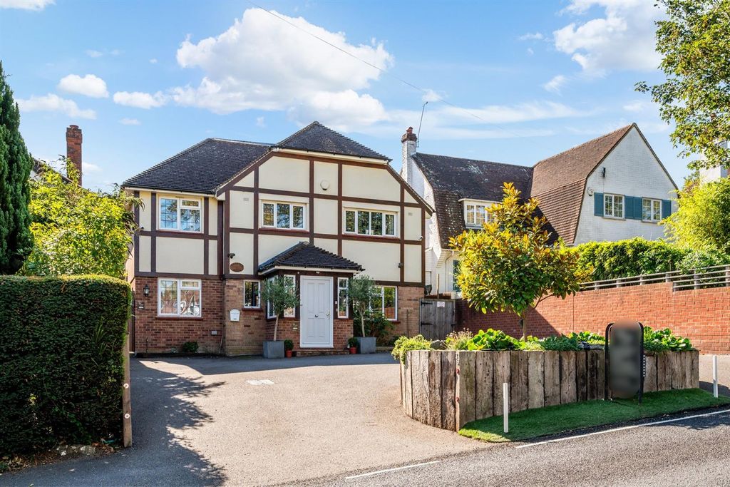 Property photo 1 of 30 Yew Tree Bottom
