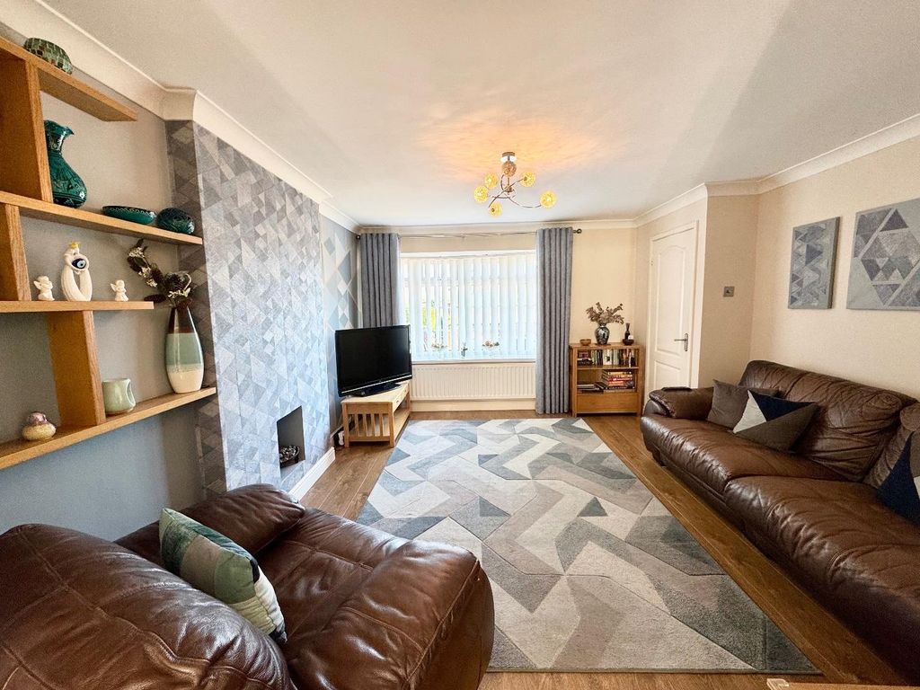 Property photo 2 of 14 Lounge