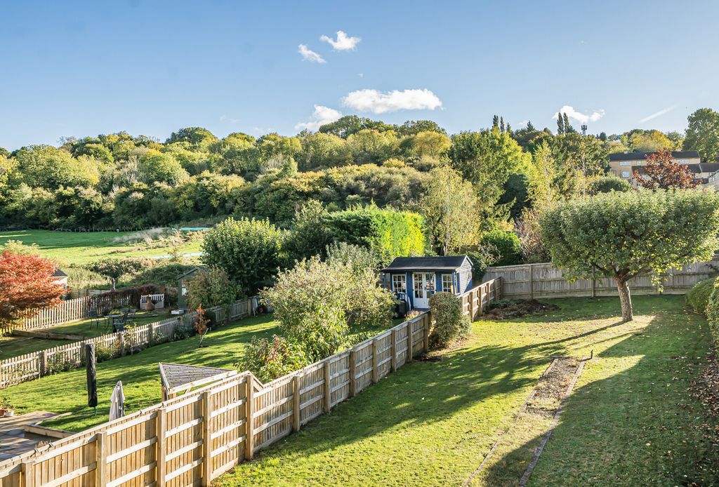 Property photo 2 of 18 Garden View