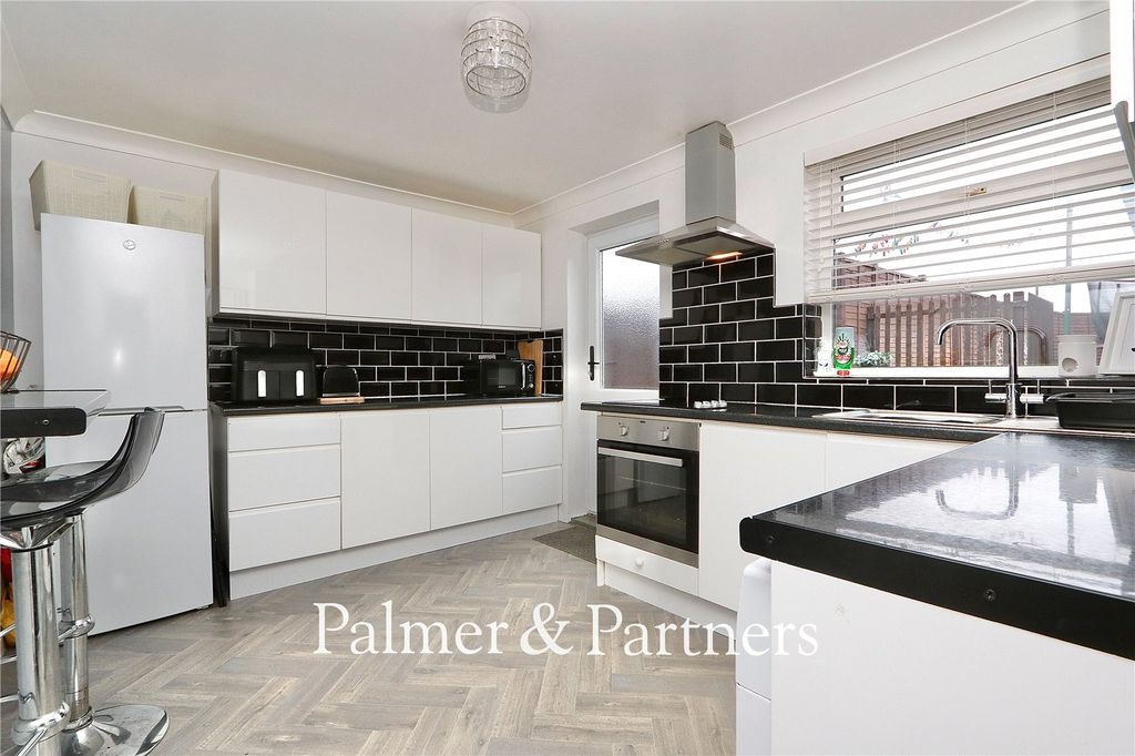 Property photo 3 of 17 Picture No. 01