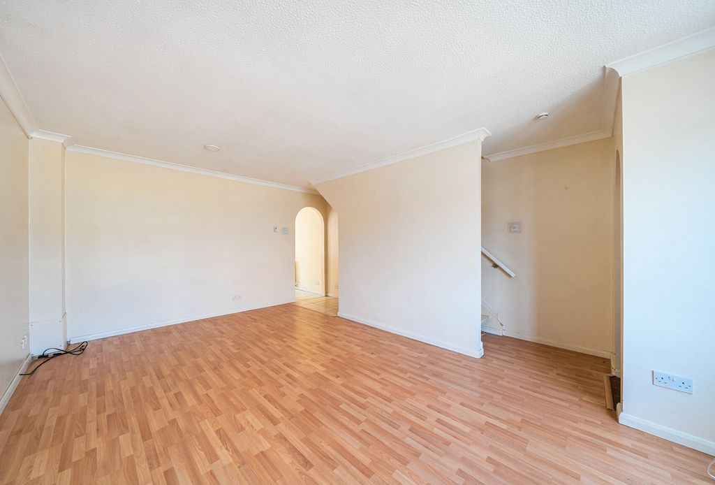 Property photo 3 of 14 1330609-3-688225c...