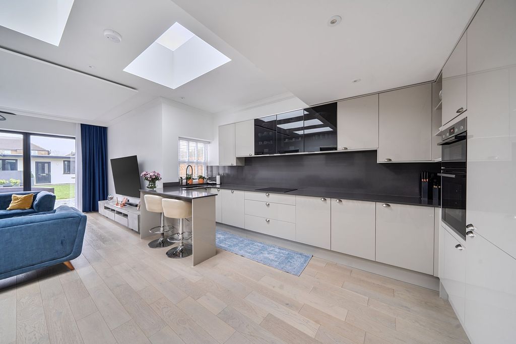 Property photo 2 of 18 Kitchen