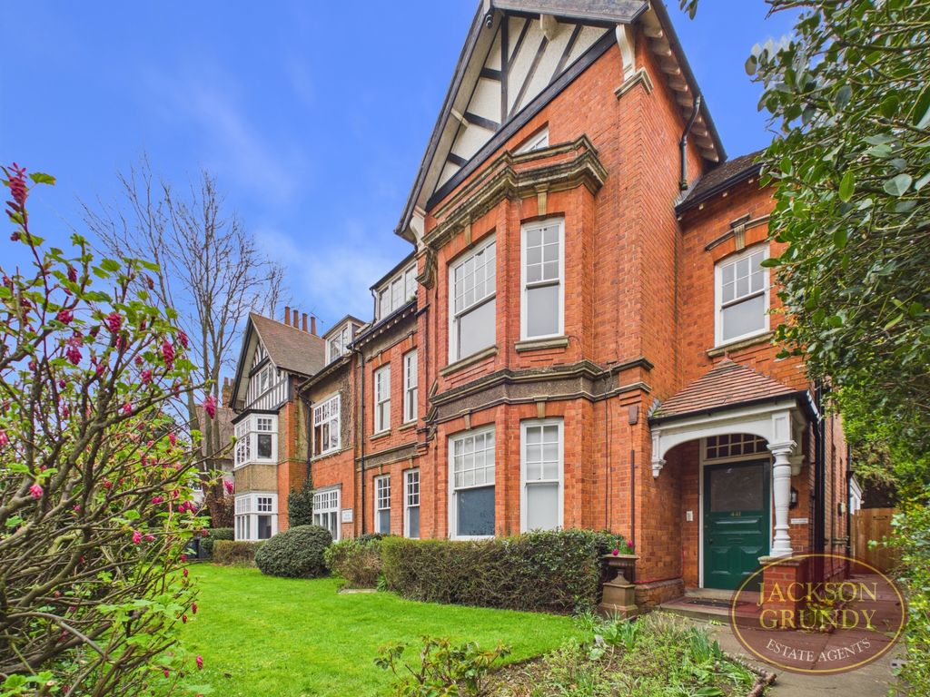 Property photo 1 of 11 Wellingborough Road