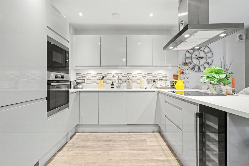 Property photo 3 of 16 Kitchen