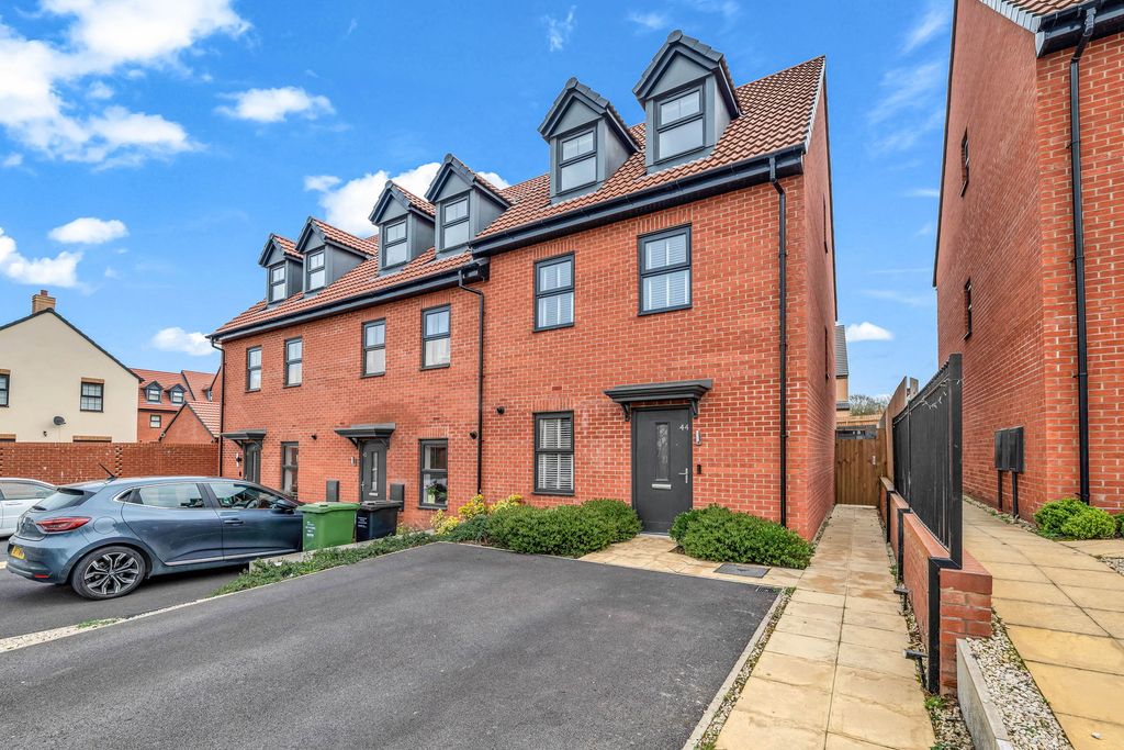 Property photo 1 of 33