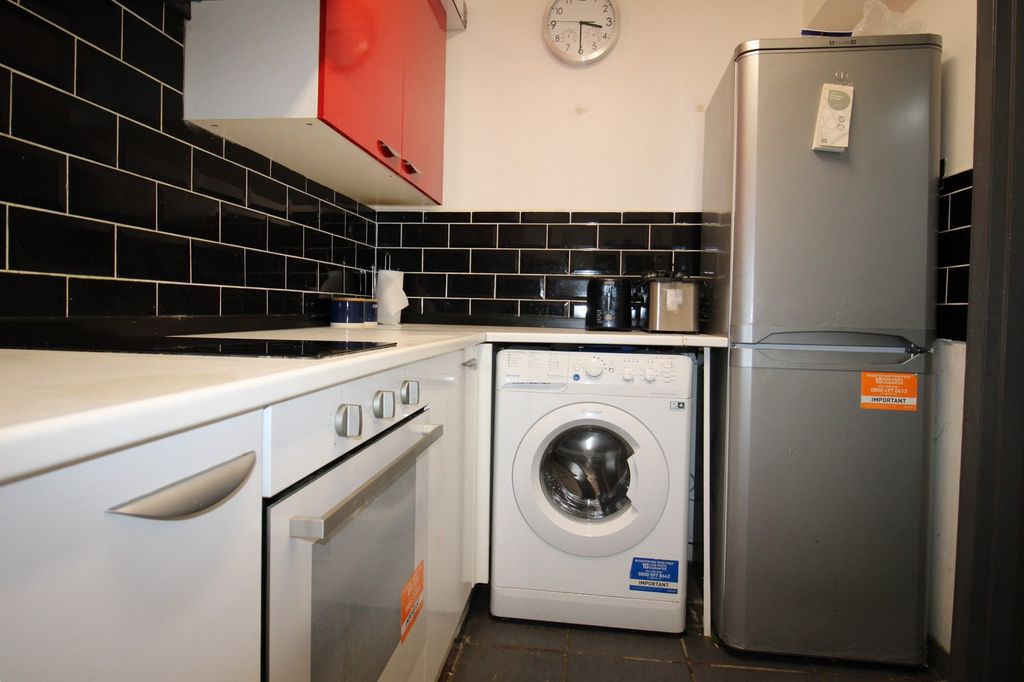 Property photo 3 of 6 Kitchen