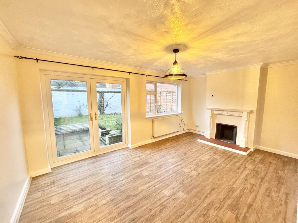 Property photo 3 of 11 Living Room