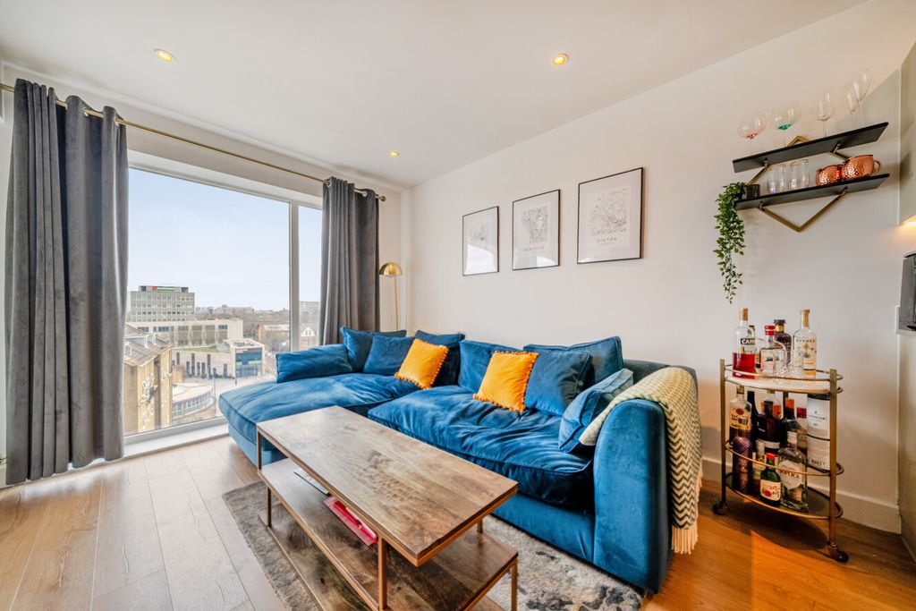 Property photo 2 of 18 1428987-11-69Afff...