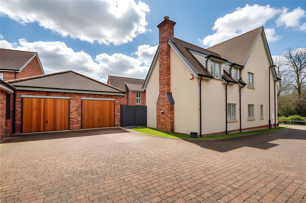 Property photo 2 of 37 Picture No. 03