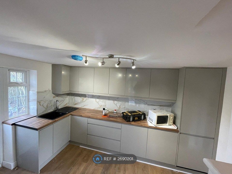 Property photo 1 of 7 Kitchen