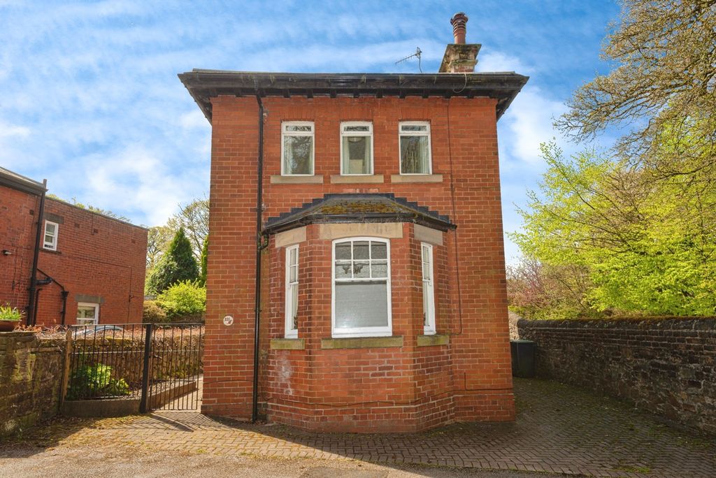 Property photo 1 of 17 Front