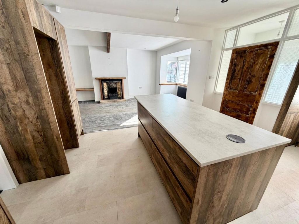 Property photo 3 of 13 Kitchen