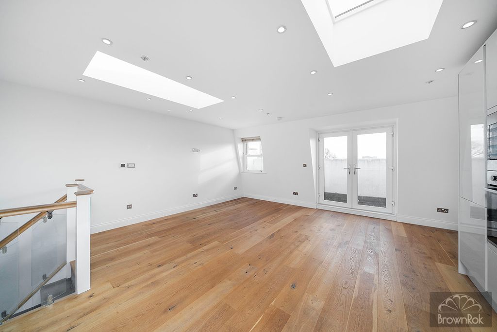 Property photo 2 of 11 W05