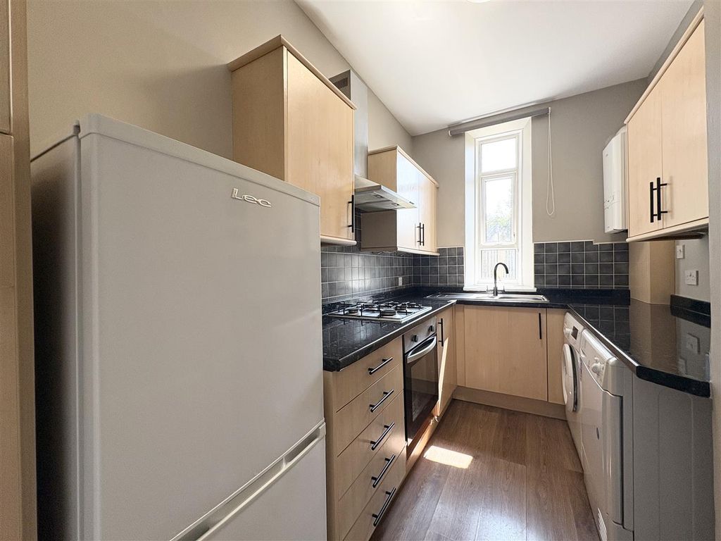 2 bed flat to rentCrieff Road, Perth PH1 photo 5