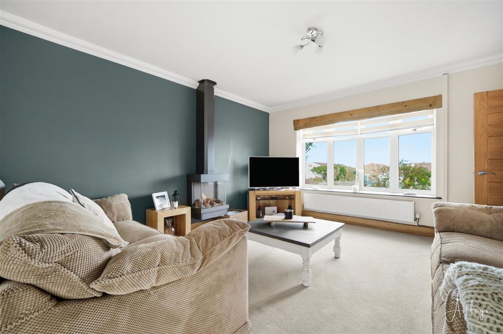 Property photo 2 of 28 12-P1049938.Jpg