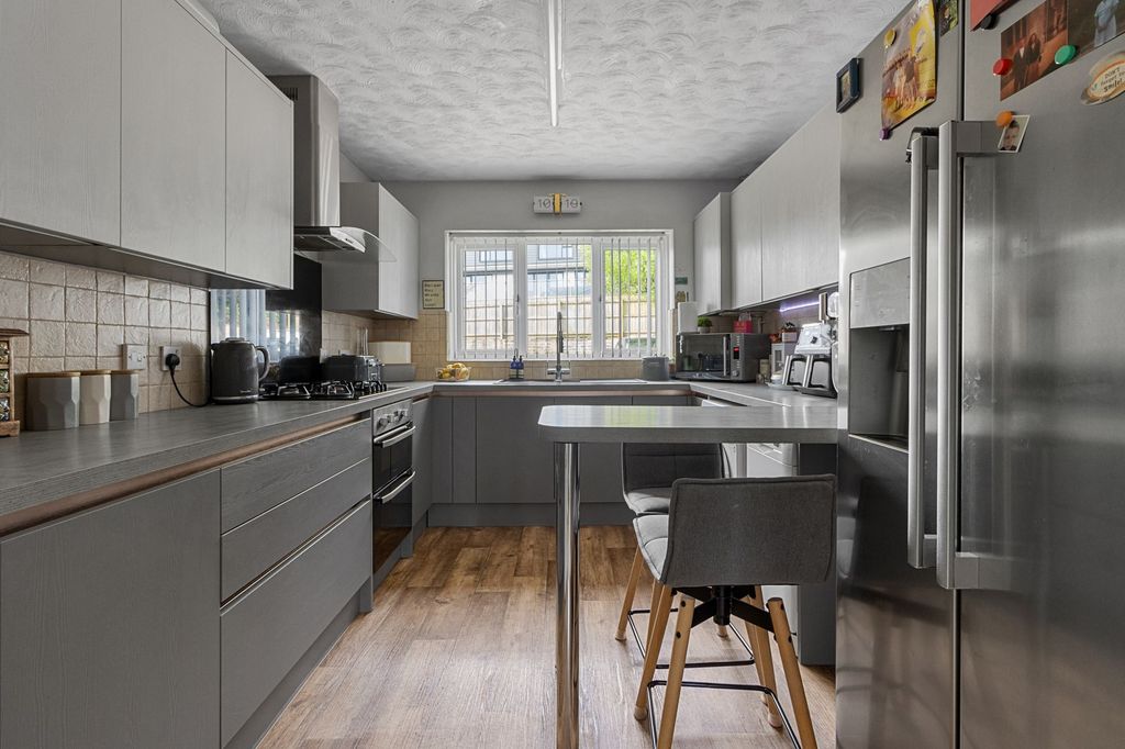 Property photo 3 of 28 Kitchen