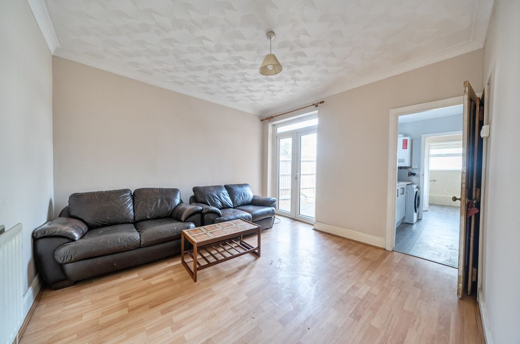 Property photo 2 of 12 1482052-22-6A3Aa6...