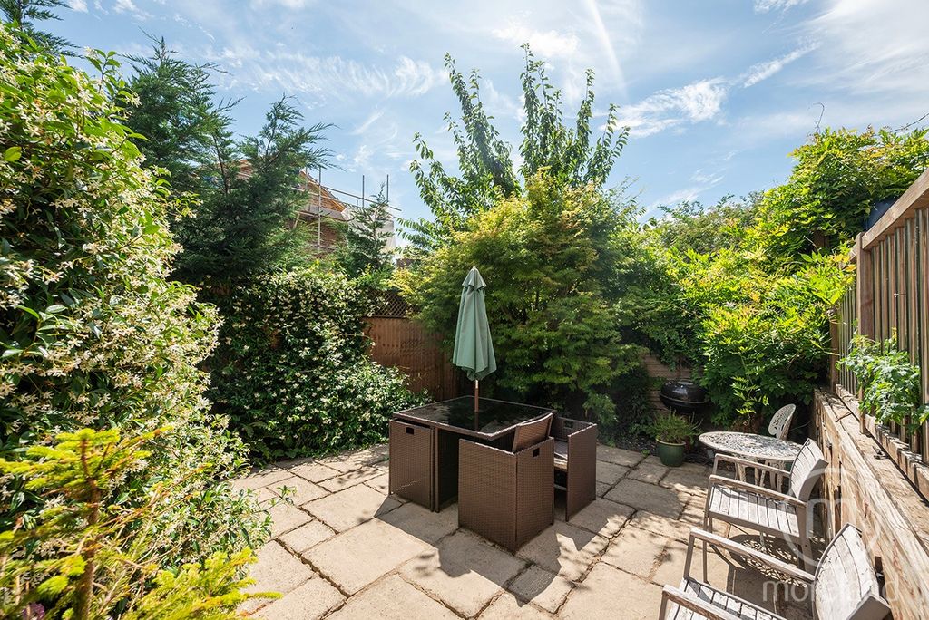 Property photo 2 of 9 3893644
