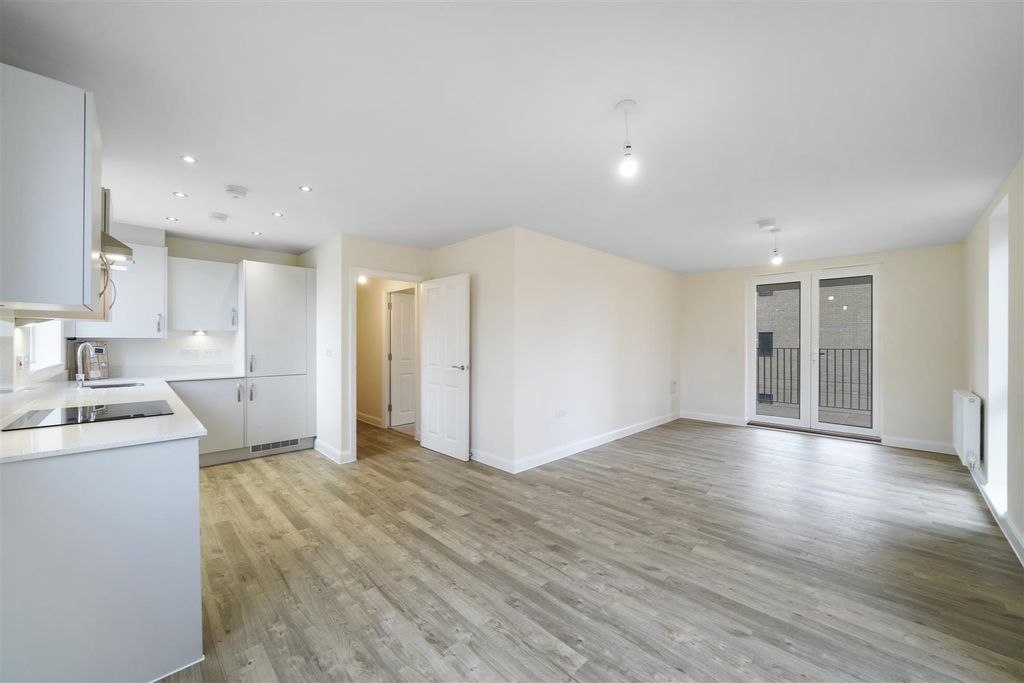 Property photo 2 of 11 Osprey Drive, Trumpington - Gup7Ztvfzoyfn8Bqzzfd.J