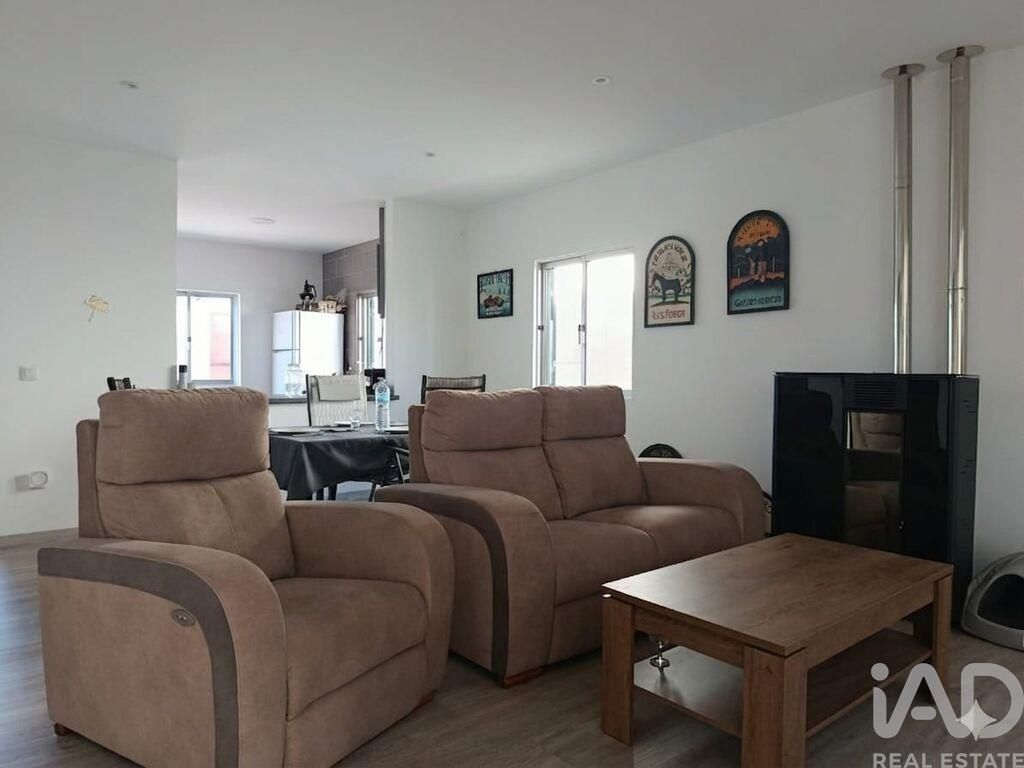 Property photo 3 of 35