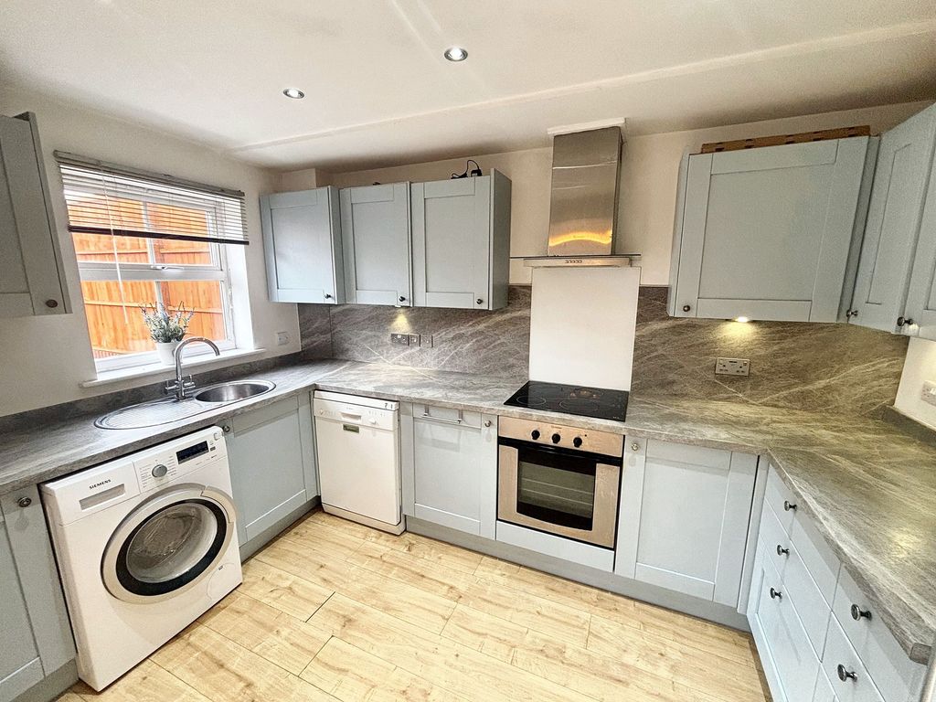 Property photo 2 of 12 Kitchen