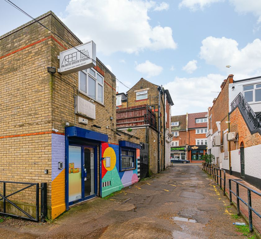 Property photo 1 of 12 Green Lanes 310C-001