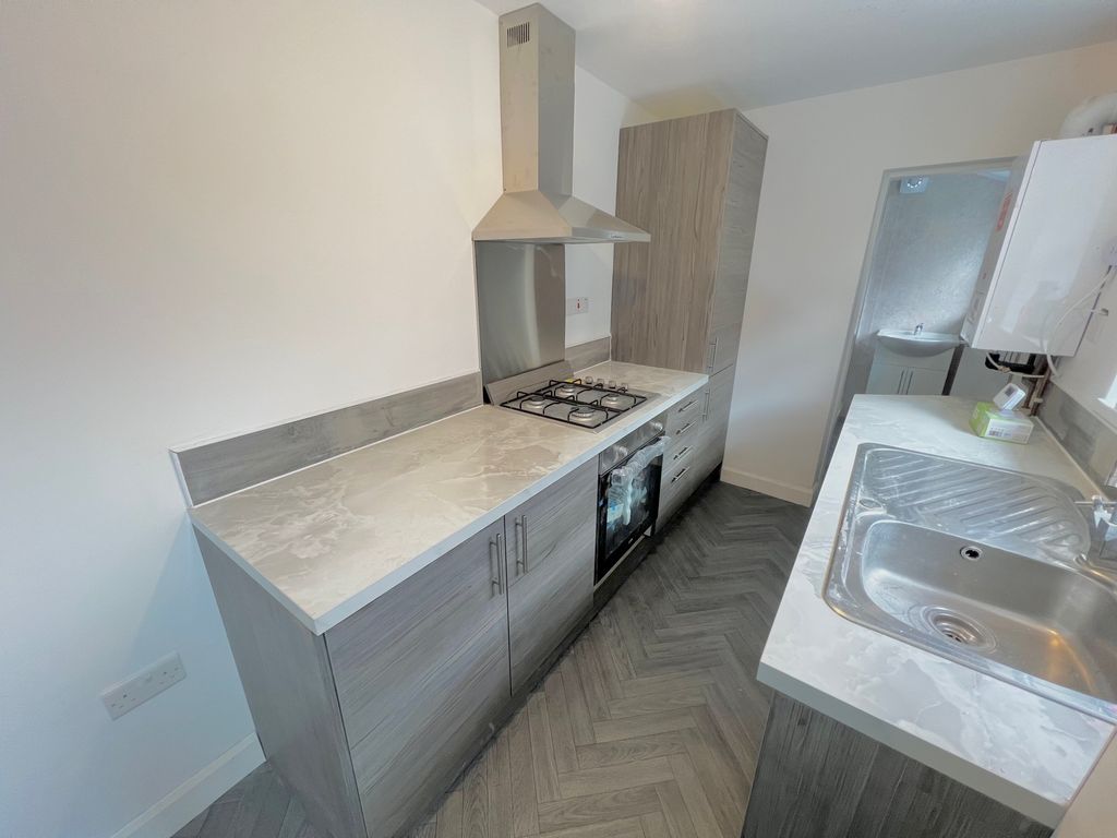 Property photo 3 of 8 Kitchen