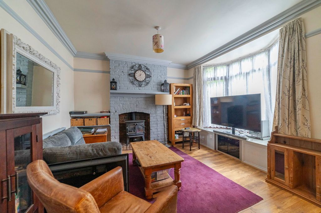 Property photo 2 of 28