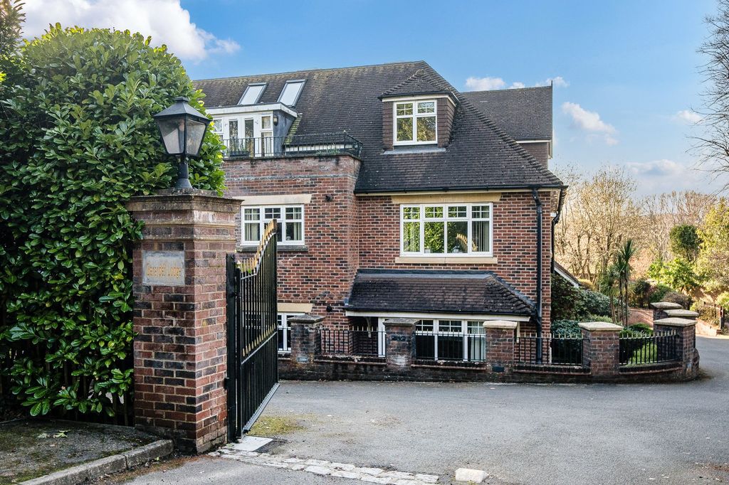 Property photo 3 of 12 Electric Gates To Communal Drive
