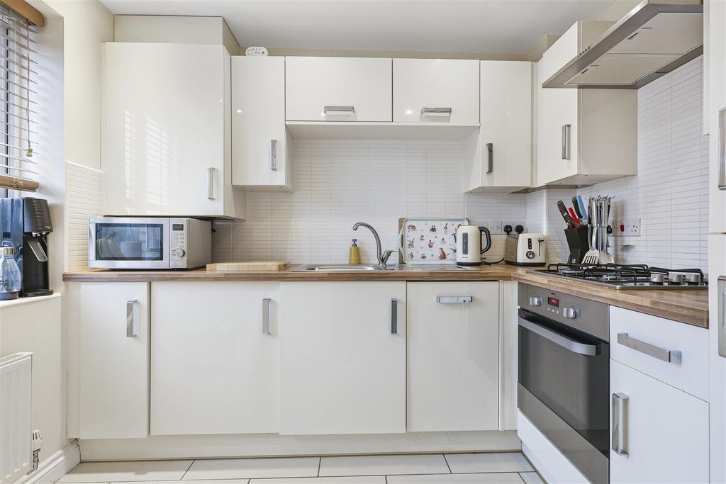 Property photo 2 of 18 Img (6).Jpg
