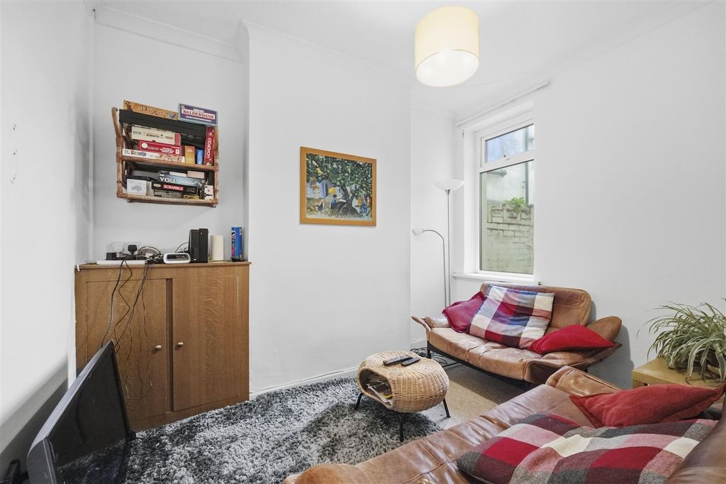 Property photo 3 of 21