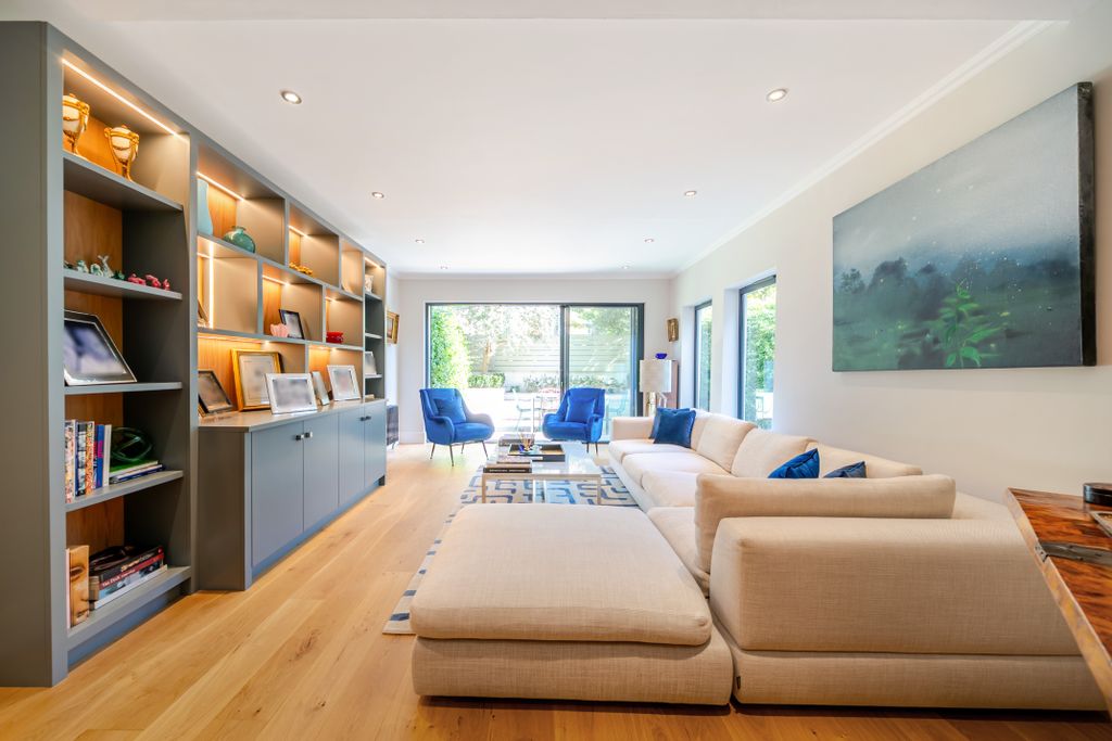 Property photo 1 of 20 Reception