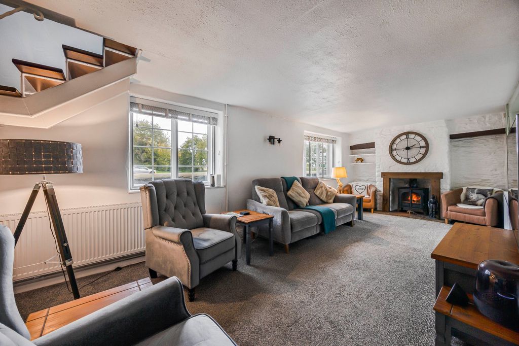 Property photo 3 of 16 Picture No. 02