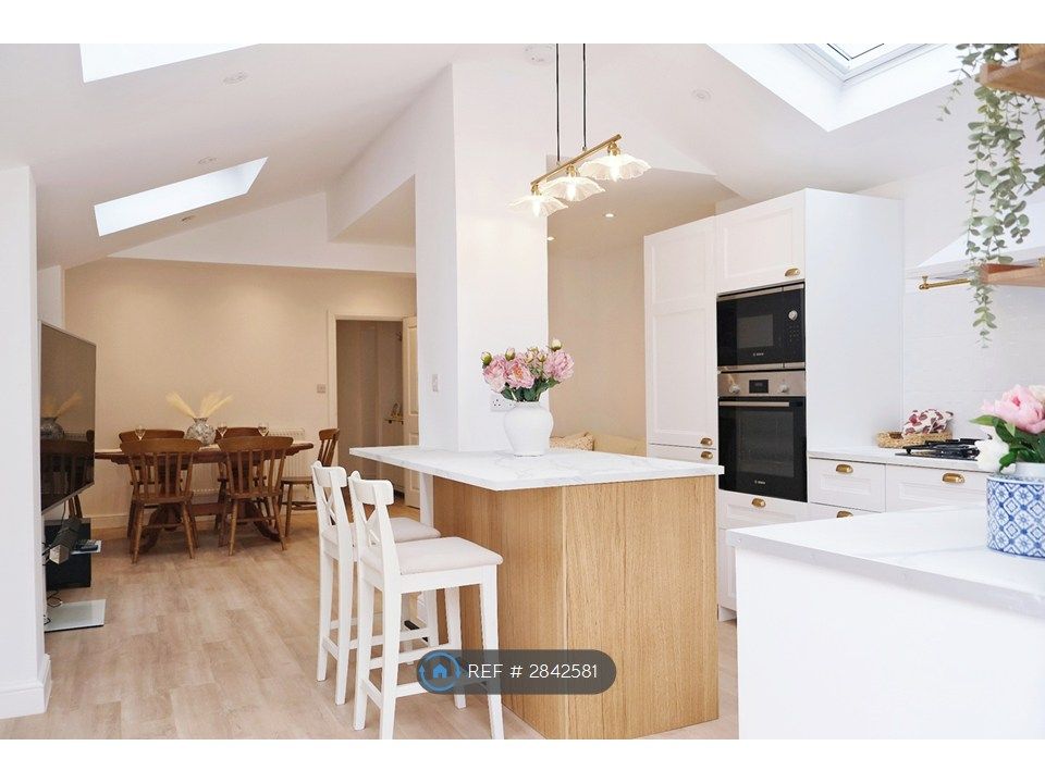 Property photo 1 of 32