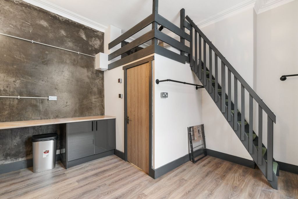 Property photo 2 of 9 0003