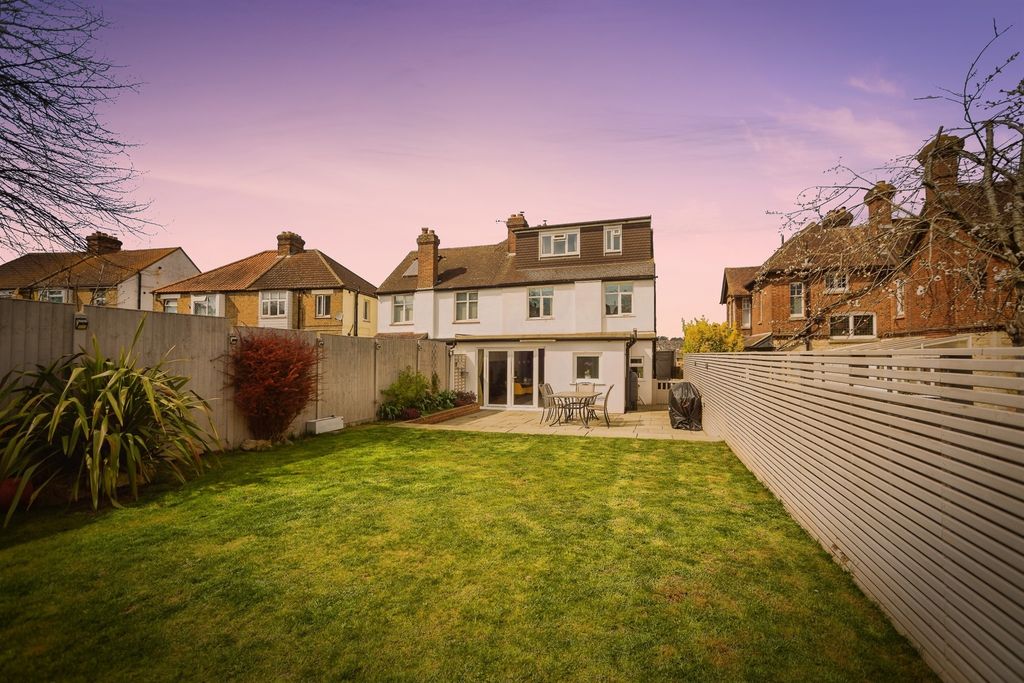 Property photo 2 of 20