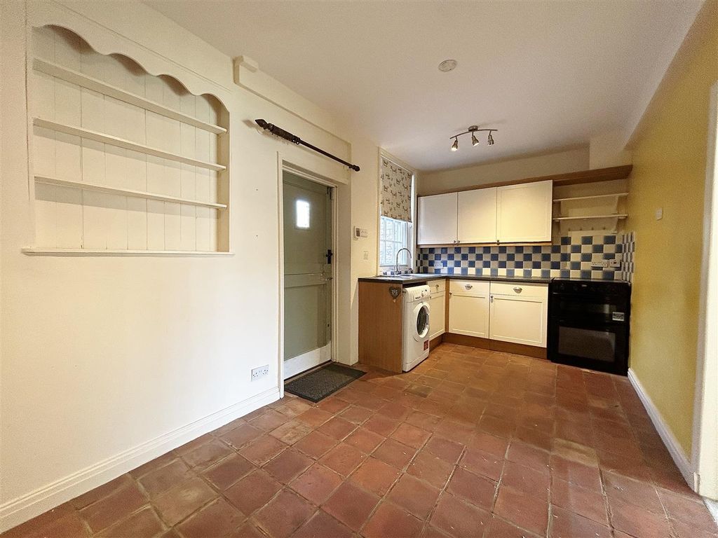 Property photo 3 of 10 Kitchen
