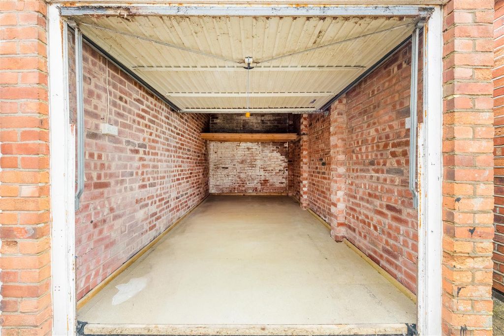 Property photo 2 of 7 Beresford Court Garages -2.Jpg