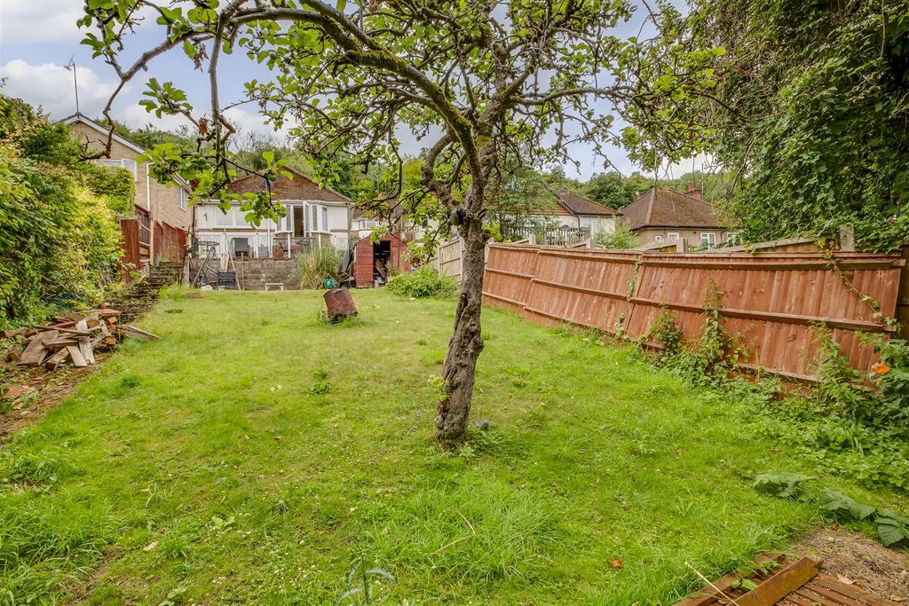 Property photo 3 of 14 45 Keep Hill Drive, Hp11 1Dt-10.Jpg