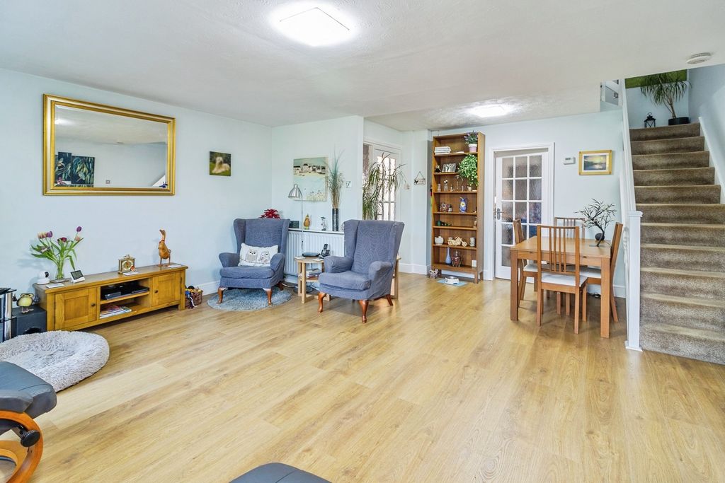 Property photo 3 of 16 Photo