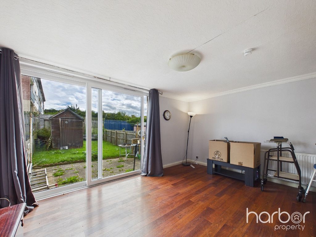 Property photo 2 of 14 5533223