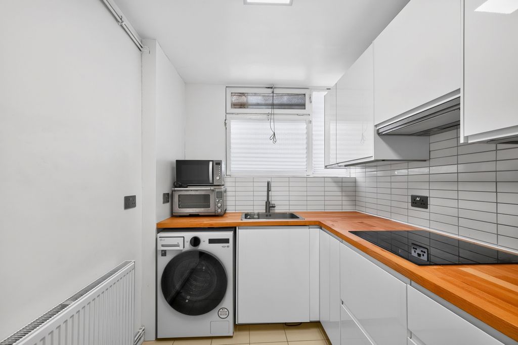 Property photo 2 of 20 Kitchen