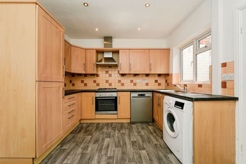Property photo 2 of 14 Kitchen Diner