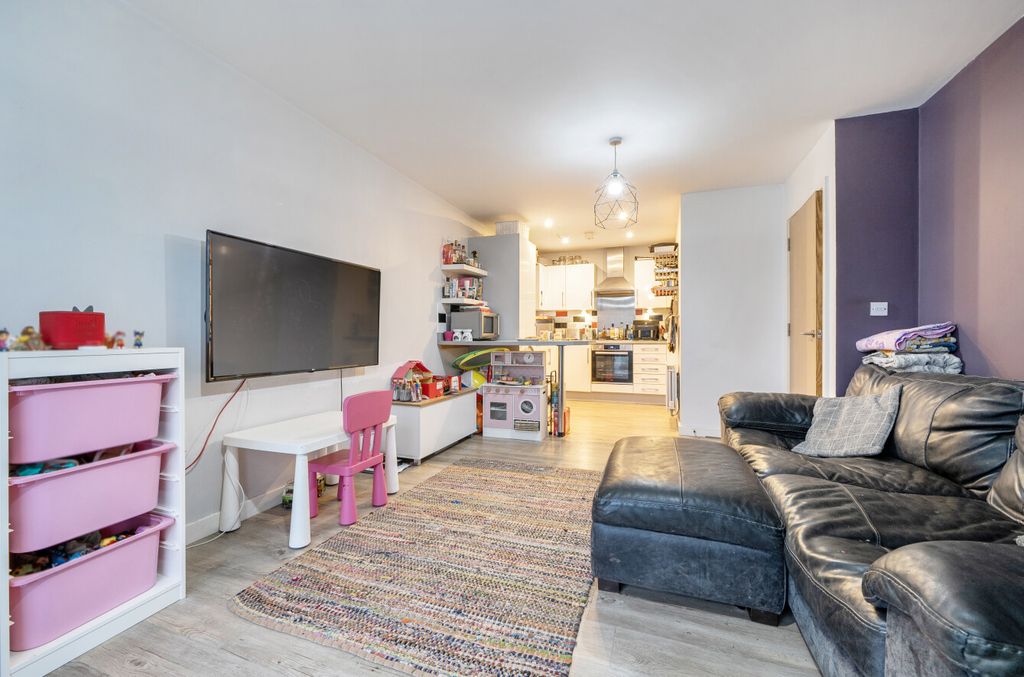 Property photo 2 of 14 1405292-7-69779c7...