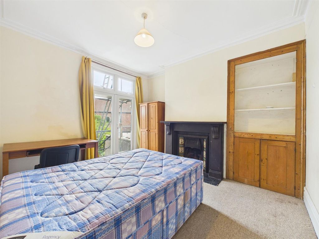 Property photo 2 of 16 2 - HMO For Auction, Gloucester Road, Horfield.Jpg